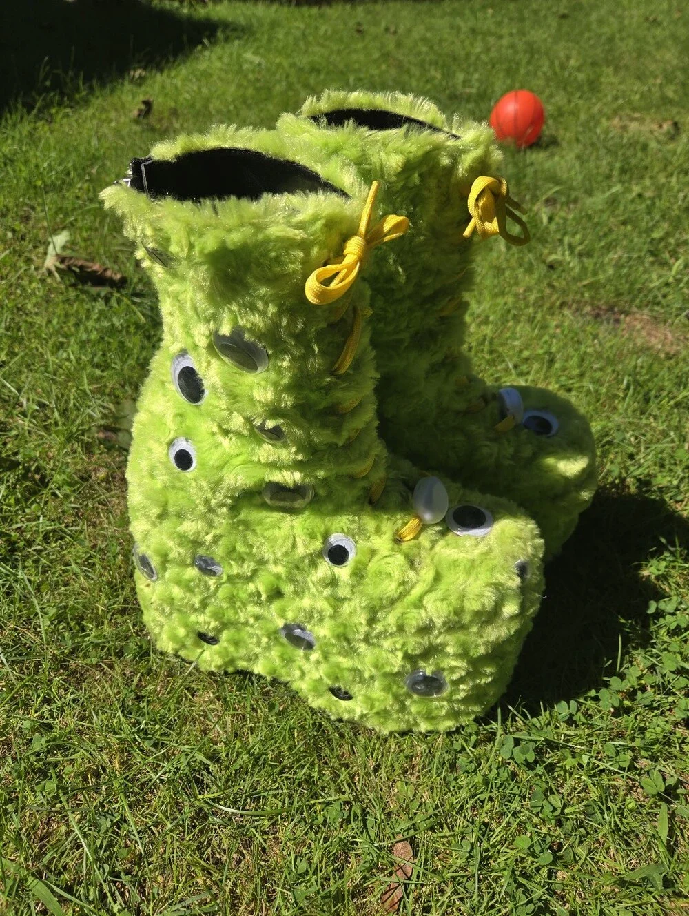 Demonia Dolls Kill Googly Eyed Furry Monster Alien Platform Boots Halloween